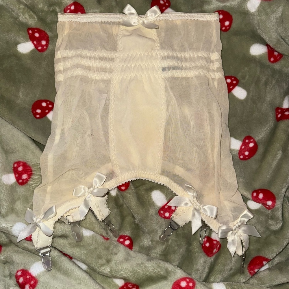KISS ME DEADLY UK Sz Small 1950s style waist cincher